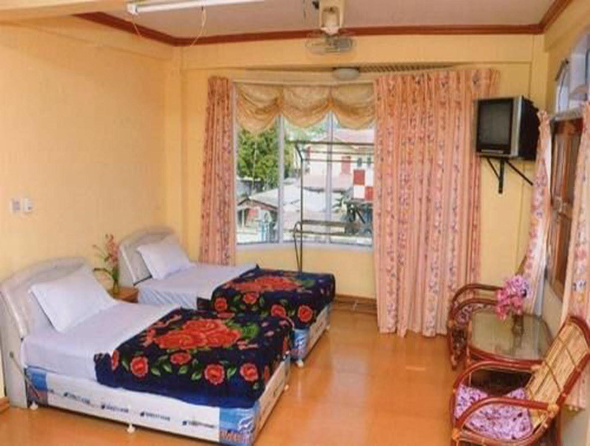 Royal Flower Guest House Pyin Oo Lwin Buitenkant foto